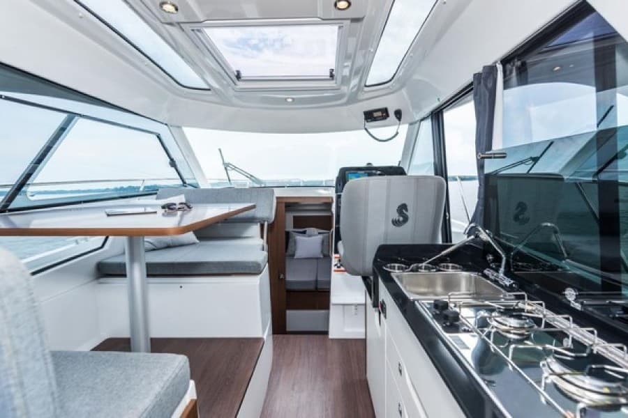 2025 Beneteau Antares 9
