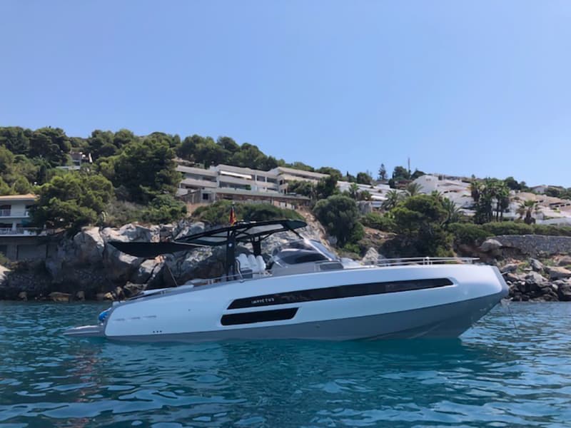 2018 Invictus 370 GT