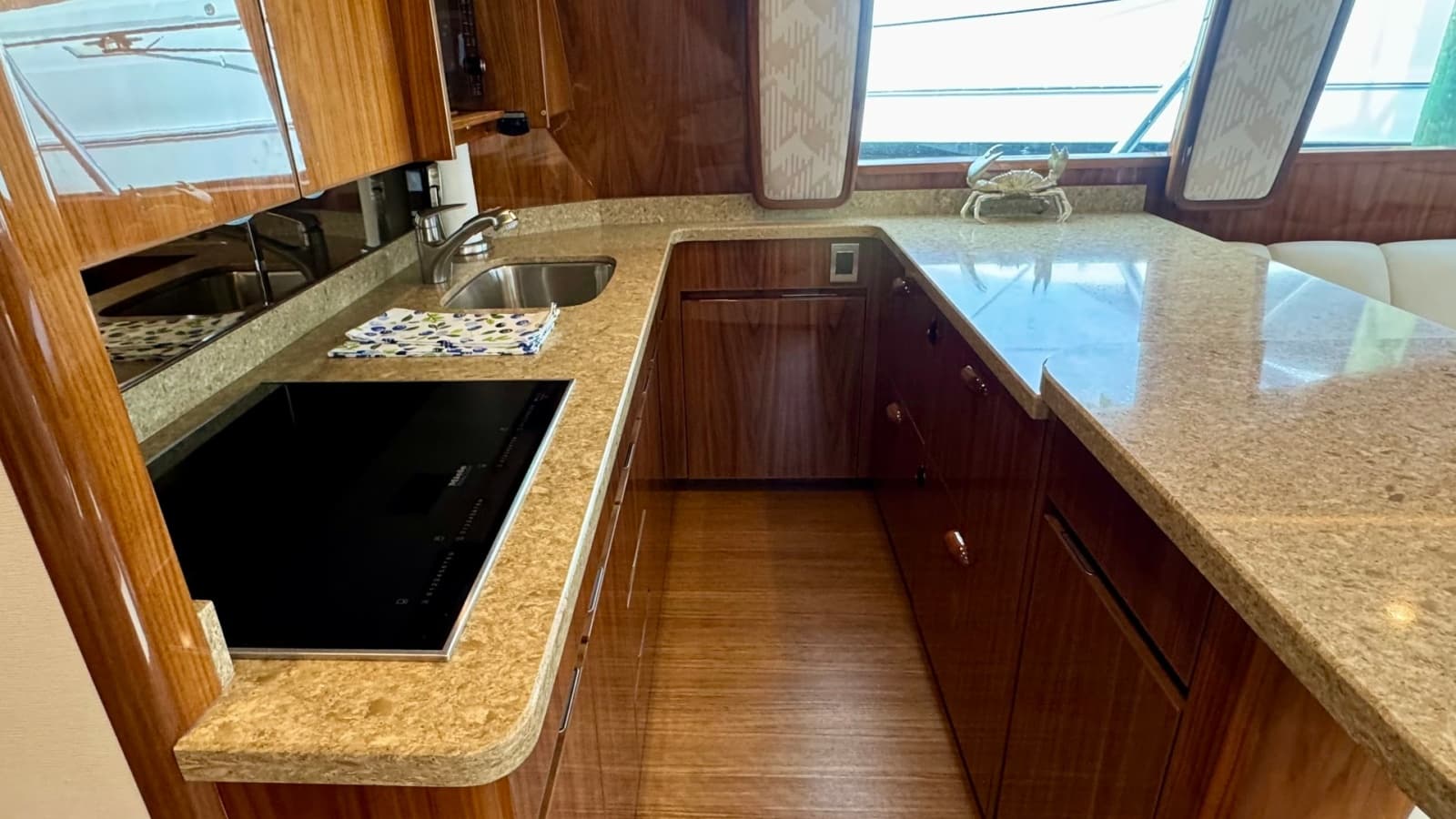 2021 Viking 48 Convertible - Photo 18