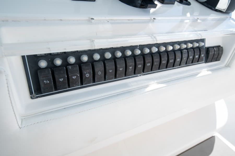 2011 Invincible 42CC