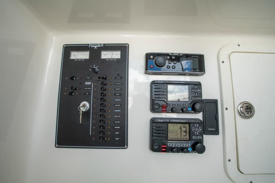 2011 Invincible 42CC