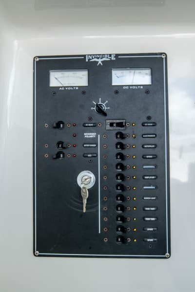 2011 Invincible 42CC