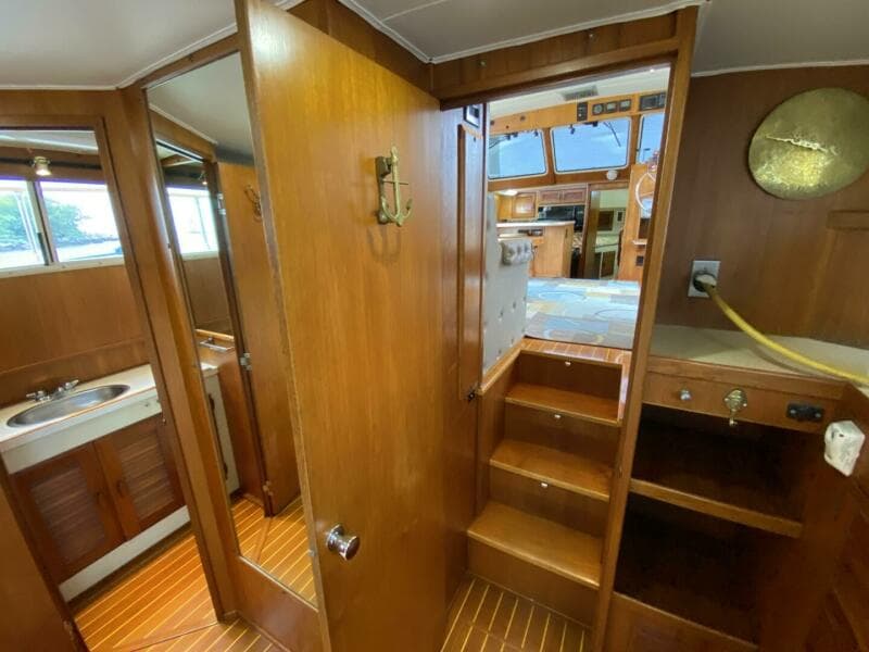 1983 Tollycraft Aft Cabin
