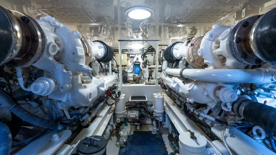 2002 Viking 52 Convertible