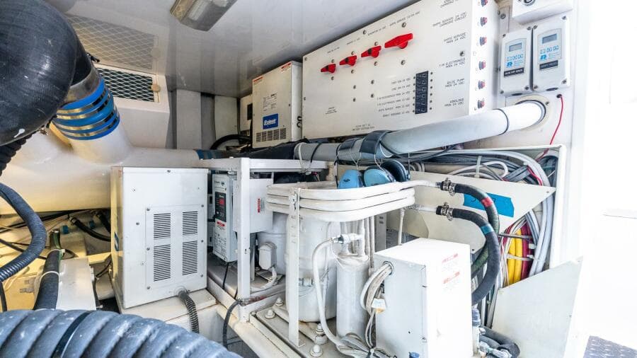 2002 Viking 52 Convertible