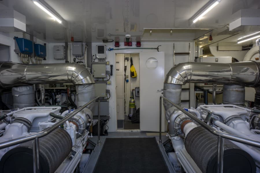 2000 Ferretti Yachts Custom Line 94