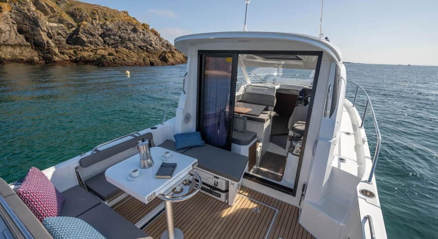 2026 Beneteau Antares 8
