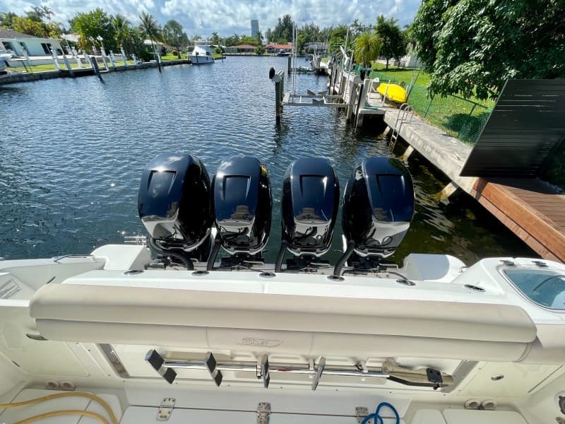 2016 Boston Whaler 420 Outrage