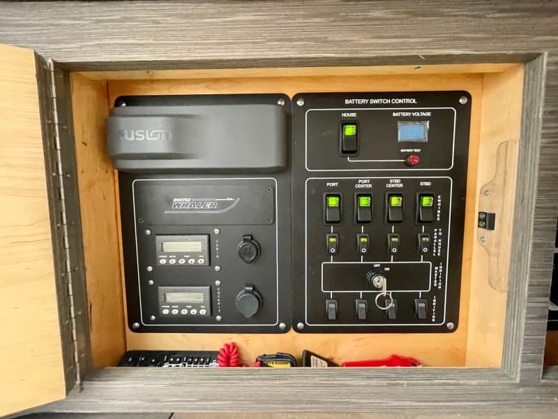 2016 Boston Whaler 420 Outrage