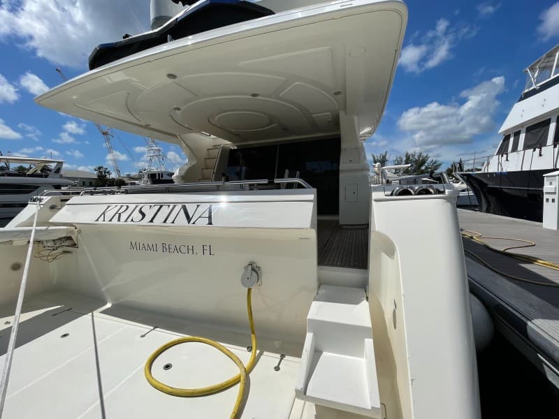 2001 Ferretti Yachts 680