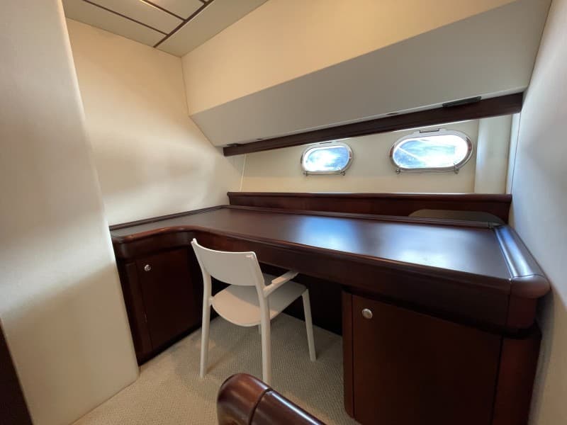 2001 Ferretti Yachts 680