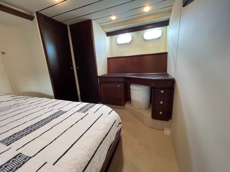 2001 Ferretti Yachts 680