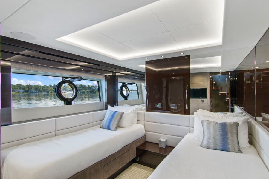 2019 Sunseeker 86 Yacht