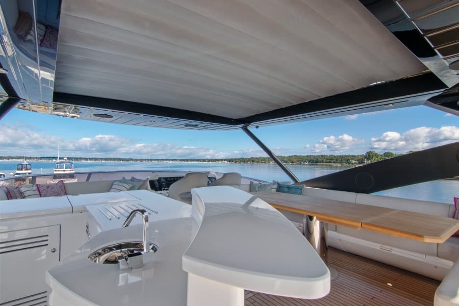 2019 Sunseeker 86 Yacht