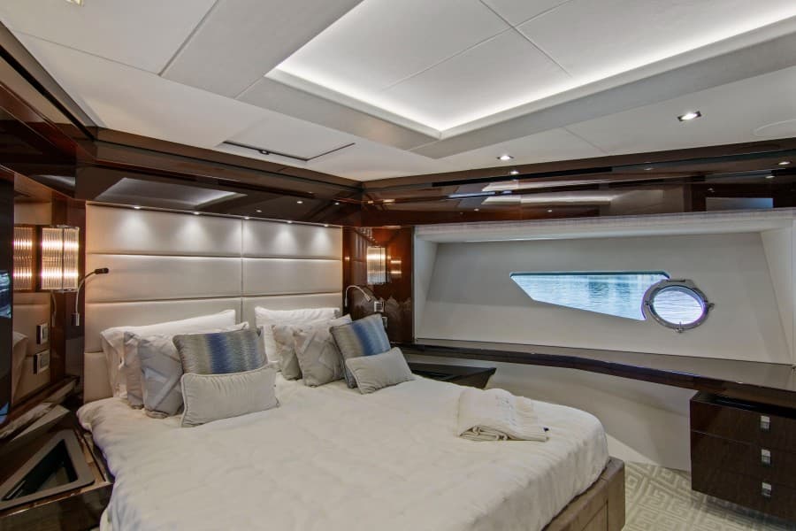 2019 Sunseeker 86 Yacht