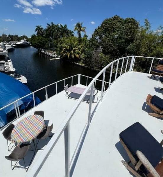 1983 Knight & Carver Custom Trideck