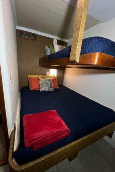 1983 Knight & Carver Custom Trideck