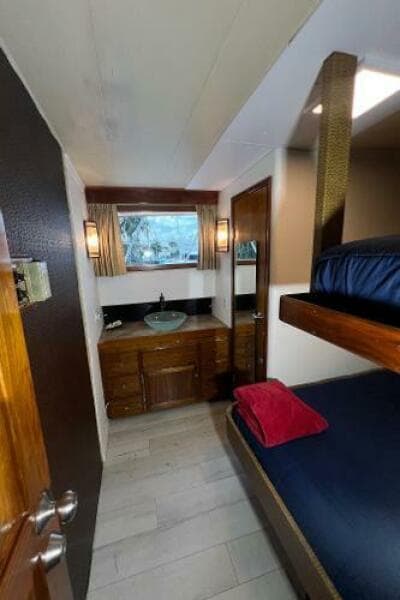 1983 Knight & Carver Custom Trideck