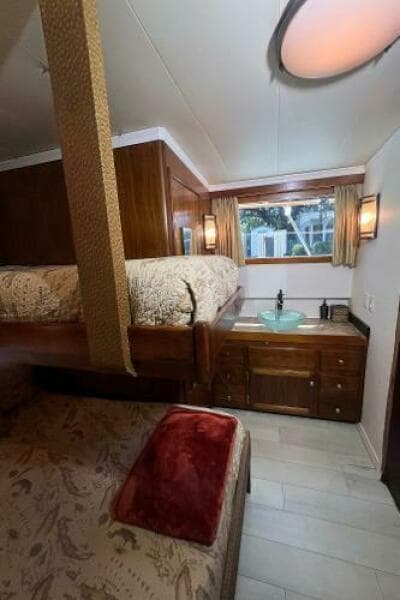 1983 Knight & Carver Custom Trideck