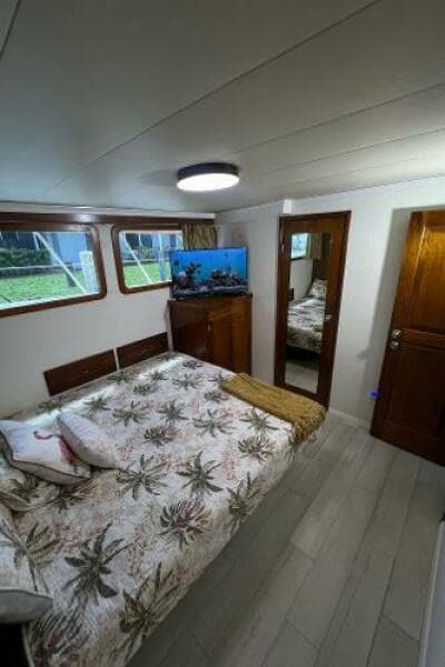 1983 Knight & Carver Custom Trideck