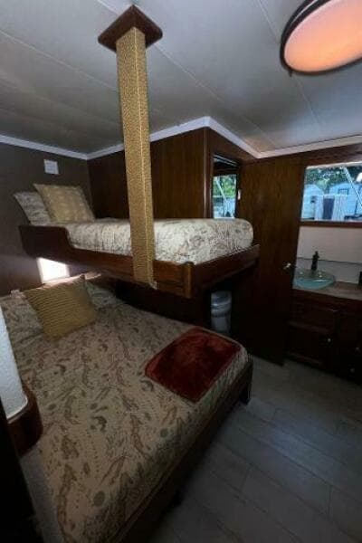 1983 Knight & Carver Custom Trideck