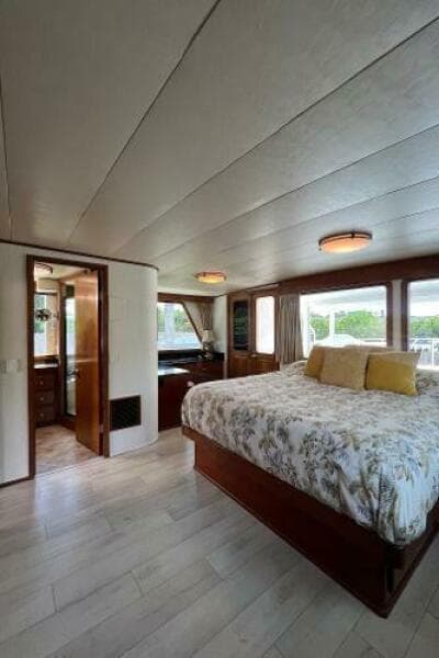 1983 Knight & Carver Custom Trideck