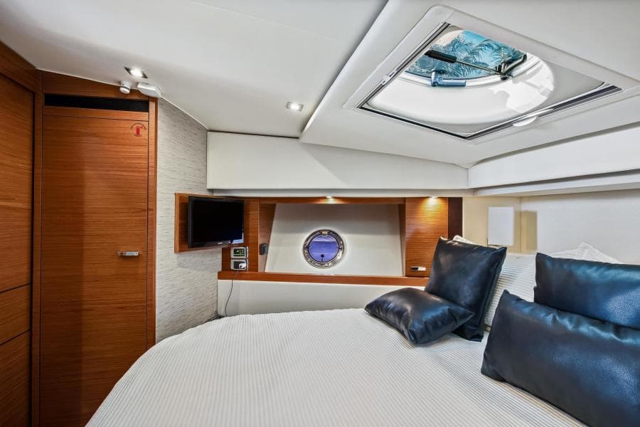 2018 Tiara Yachts 39 Coupe