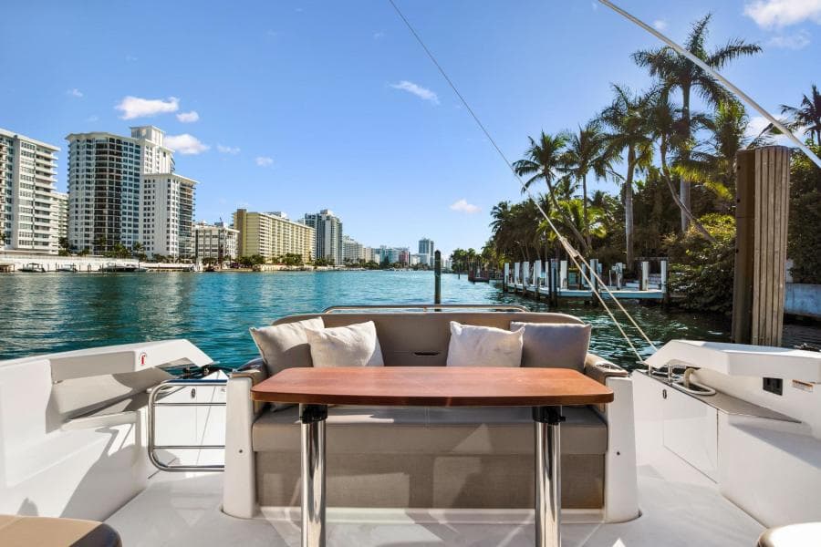 2018 Tiara Yachts 39 Coupe