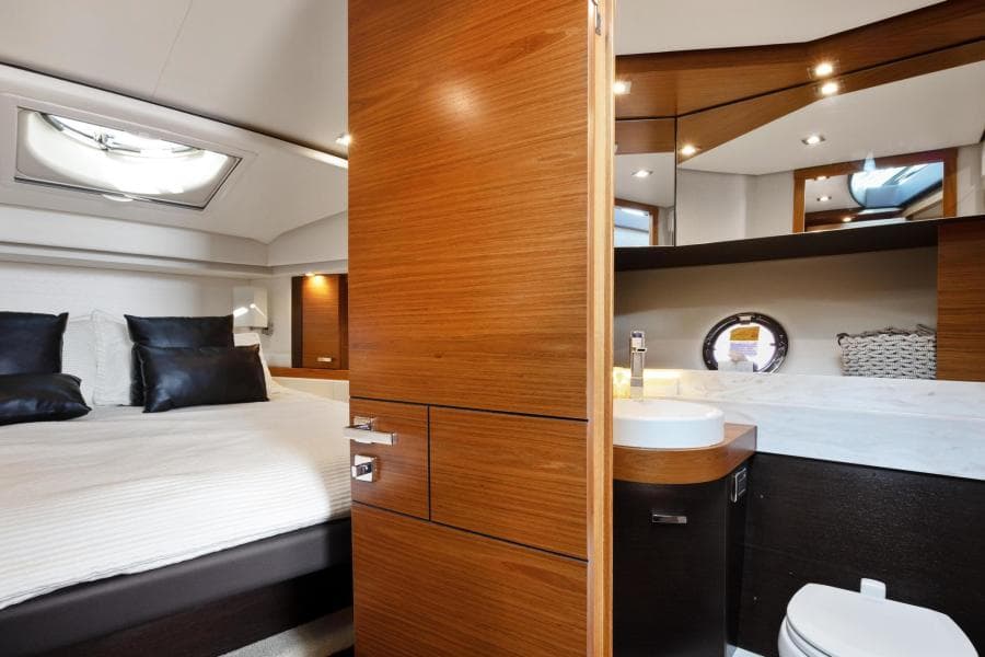 2018 Tiara Yachts 39 Coupe