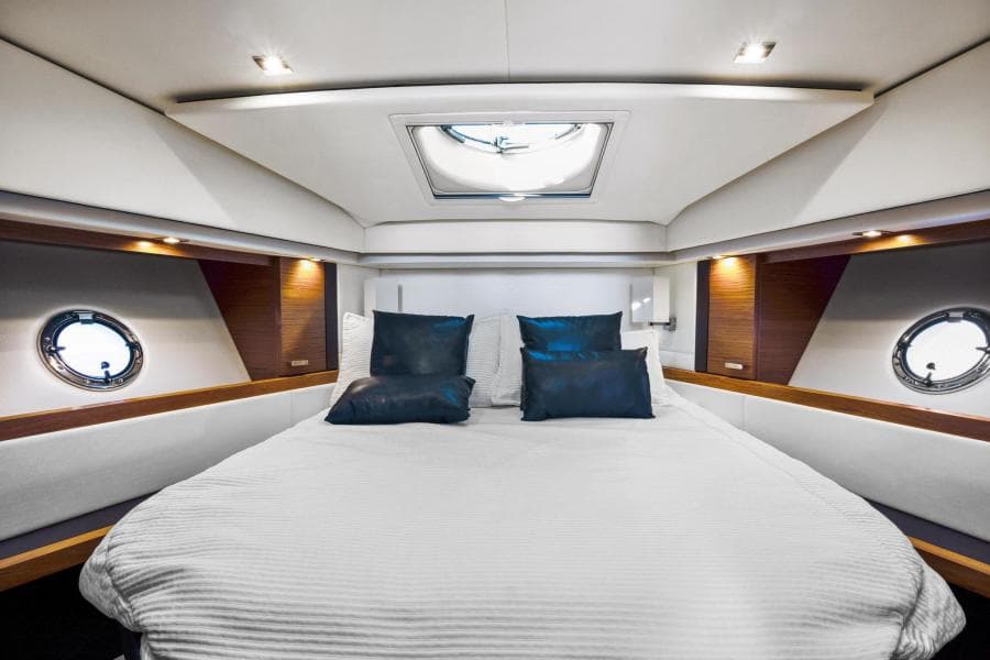 2018 Tiara Yachts 39 Coupe