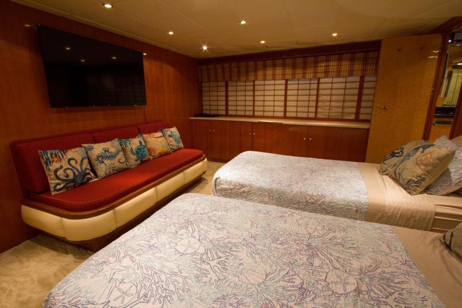 2002 President 100 Motor Yacht