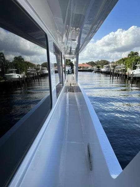 2002 President 100 Motor Yacht