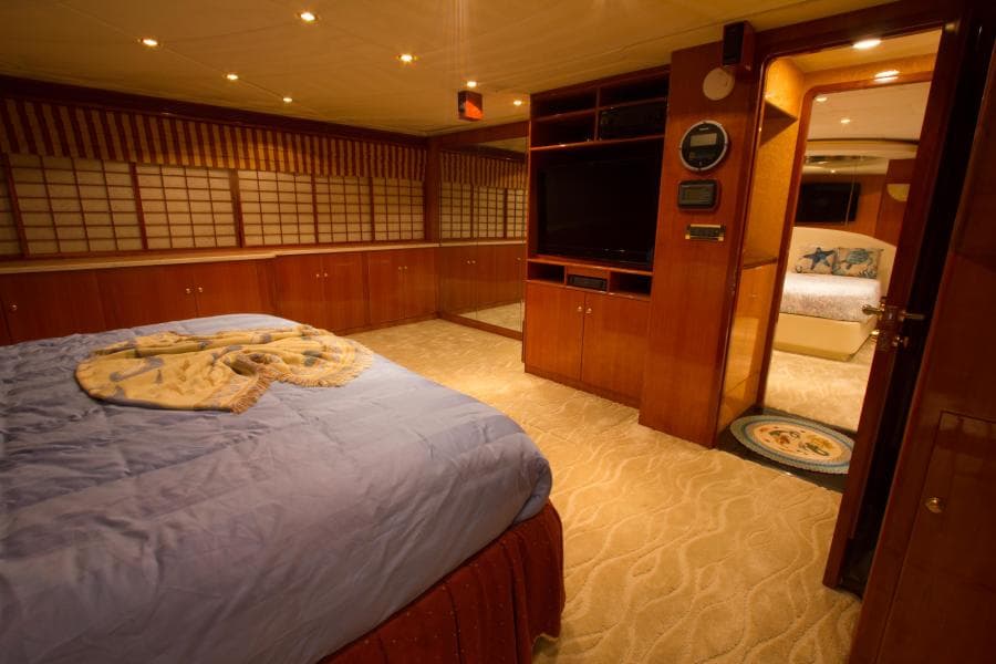2002 President 100 Motor Yacht