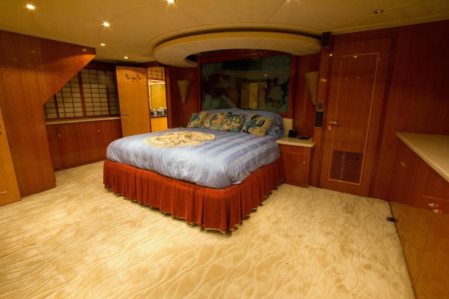 2002 President 100 Motor Yacht