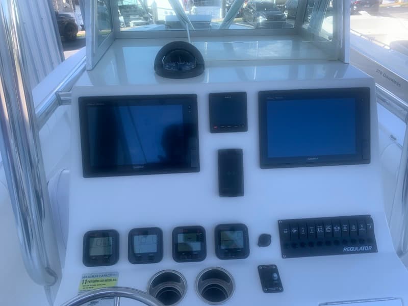 2010 Regulator 26 Forwarding Seating