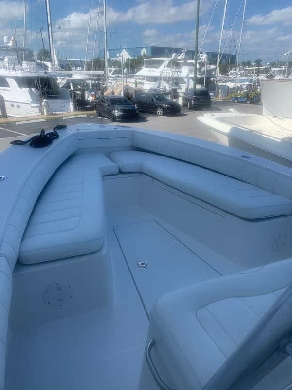 2010 Regulator 26 Forwarding Seating