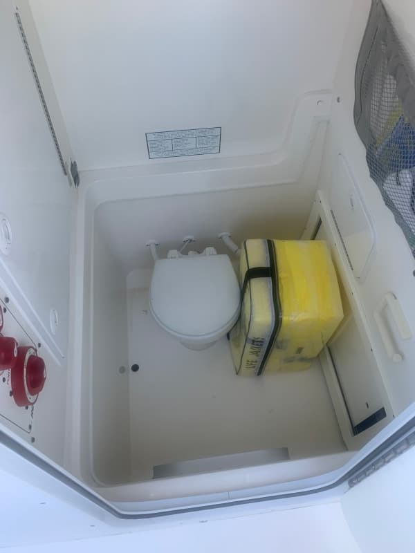 2010 Regulator 26 Forwarding Seating