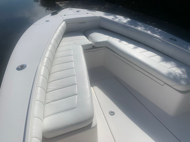 2010 Regulator 26 Forwarding Seating