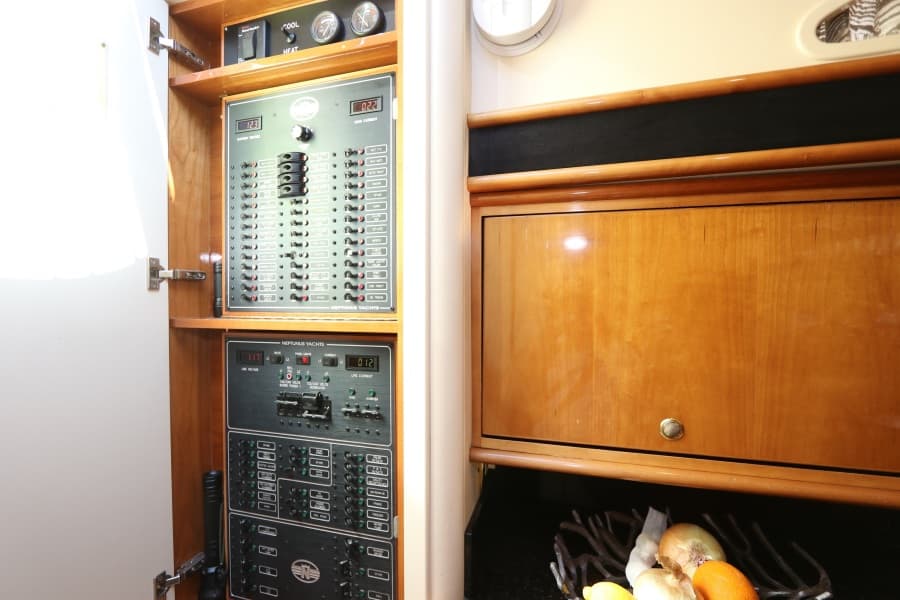 2005 Neptunus 56 Express