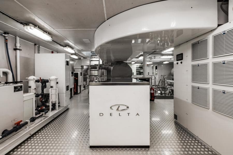 LAUREL 240'/73.15m Delta 2006/2014