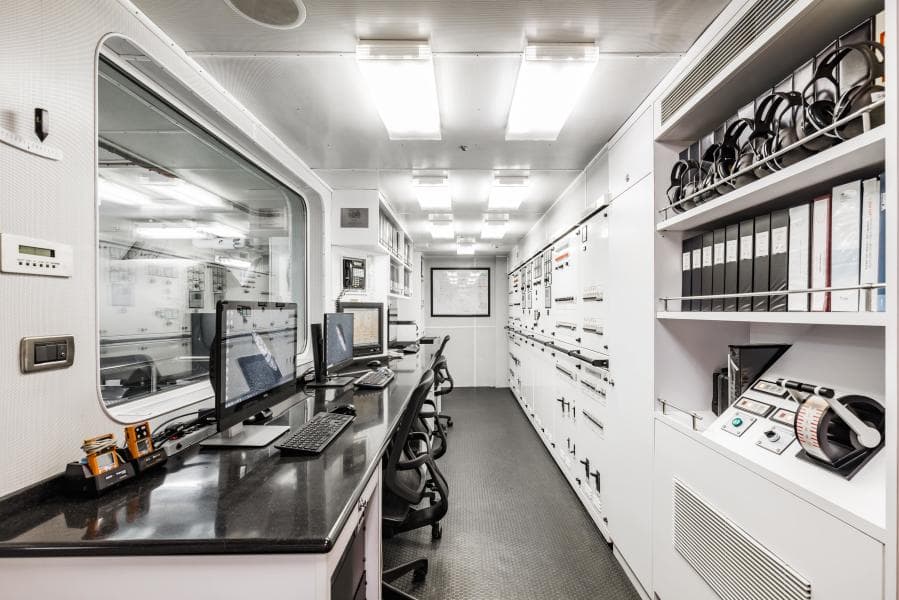 LAUREL 240'/73.15m Delta 2006/2014