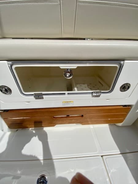 2020 Boston Whaler 380 Realm