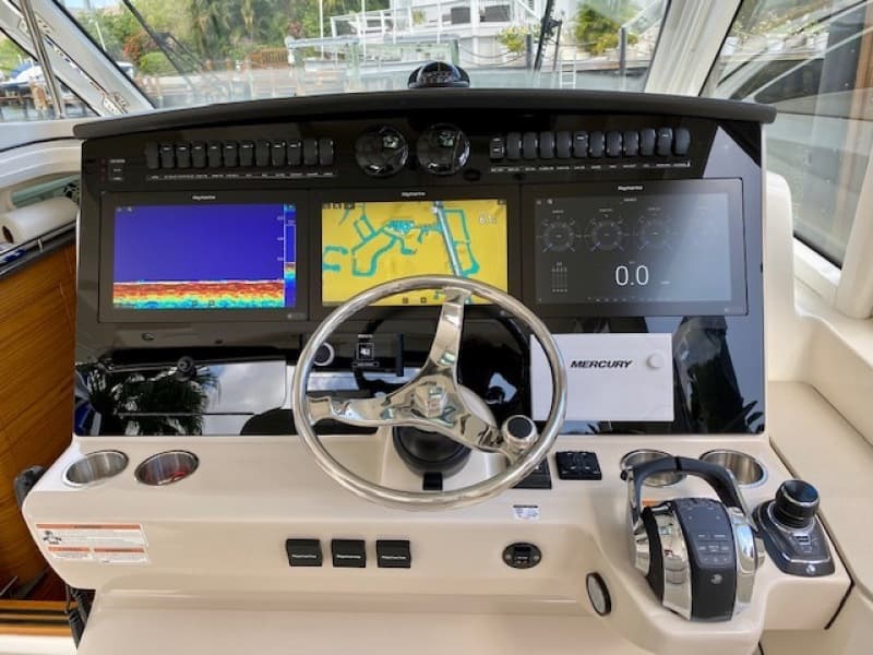 2020 Boston Whaler 380 Realm