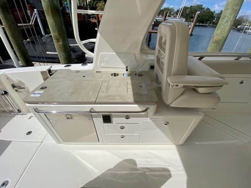 2020 Boston Whaler 380 Realm