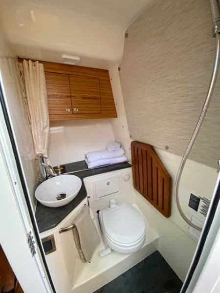 2020 Boston Whaler 380 Realm