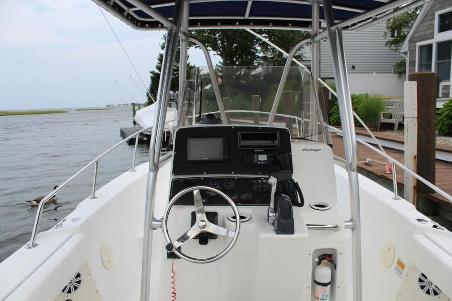 1999 Boston Whaler 23 Outrage
