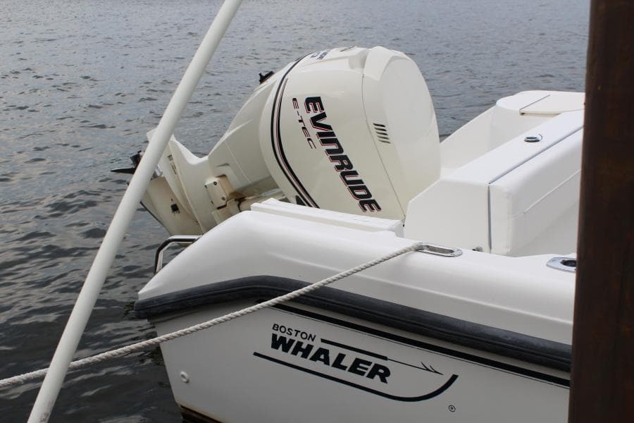 1999 Boston Whaler 23 Outrage