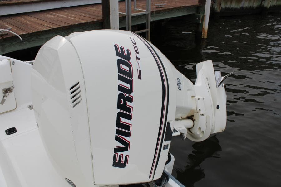 1999 Boston Whaler 23 Outrage