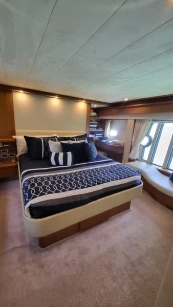 2007 Ferretti Yachts 780