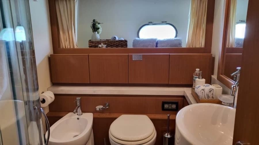 2007 Ferretti Yachts 780